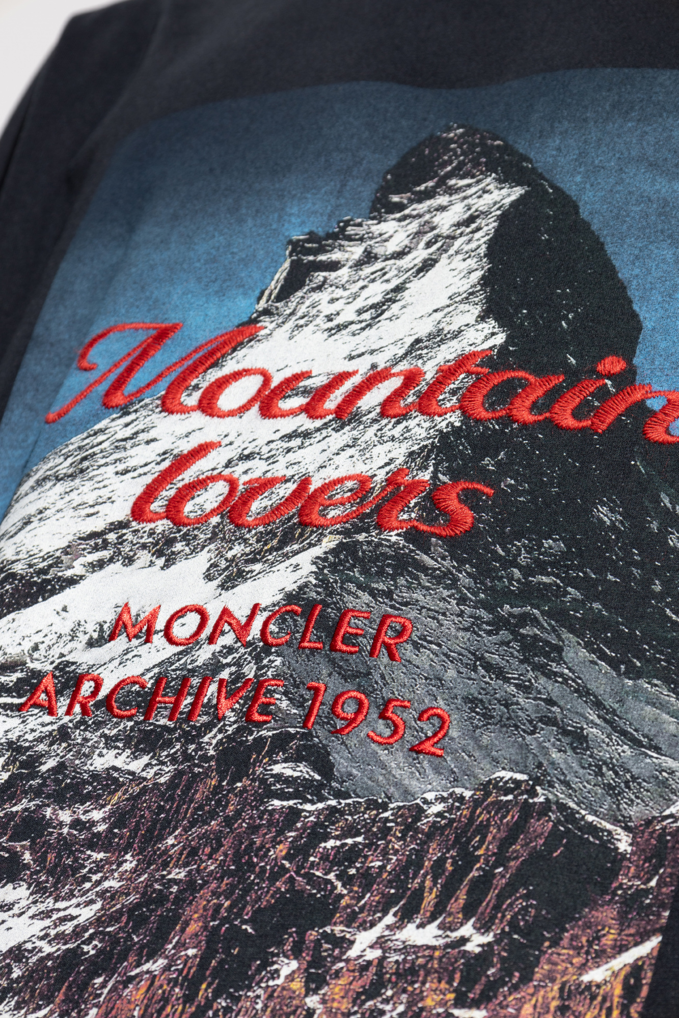 Moncler print t shirt hotsell